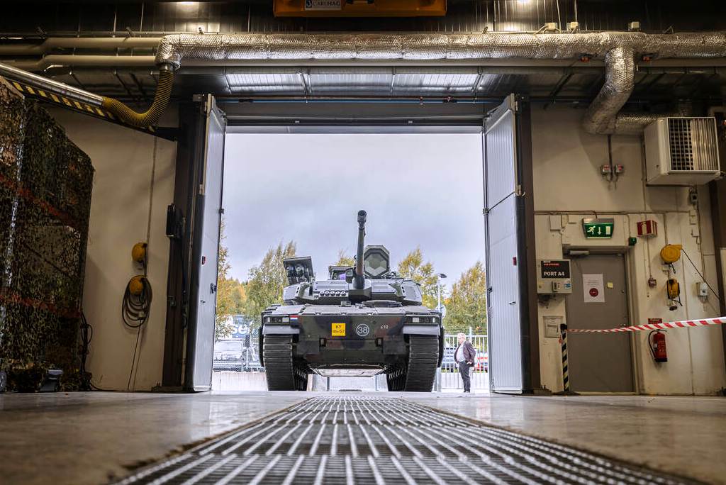 Royal Netherlands Army First Modernized Cv90 Rolled Out Edr Magazine