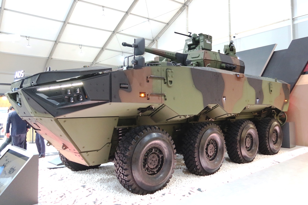 ADEX 2023 - Hyundai Rotem exhibits its NG-MBT concept while it